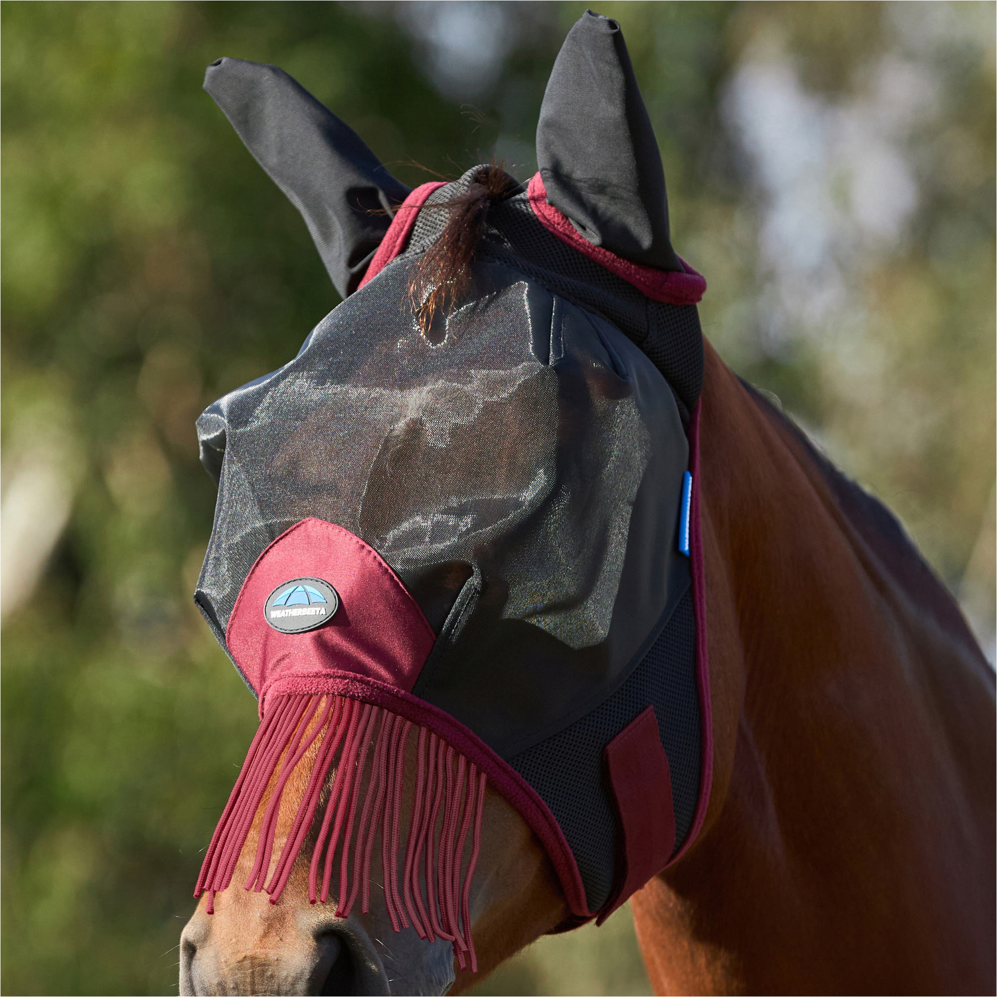 2026 WeatherBeeta Comfitec Fine Mesh Fly Mask With Ears & Tassels 1029982 - Black / Burgundy